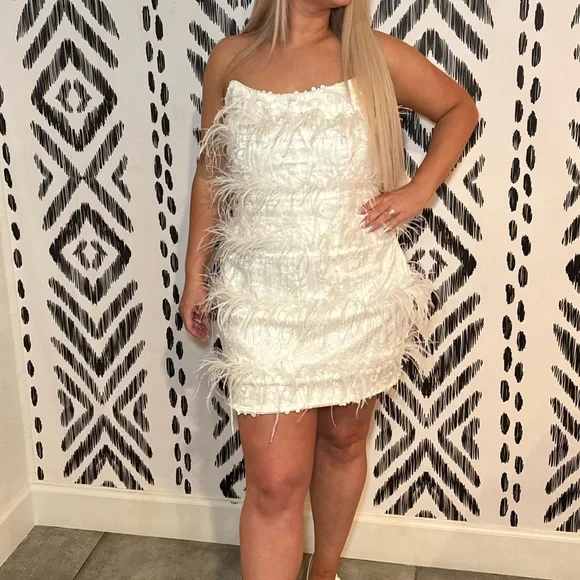 Ethereal White Strapless Tiered Cocktail Dress - Picture 3 of 3